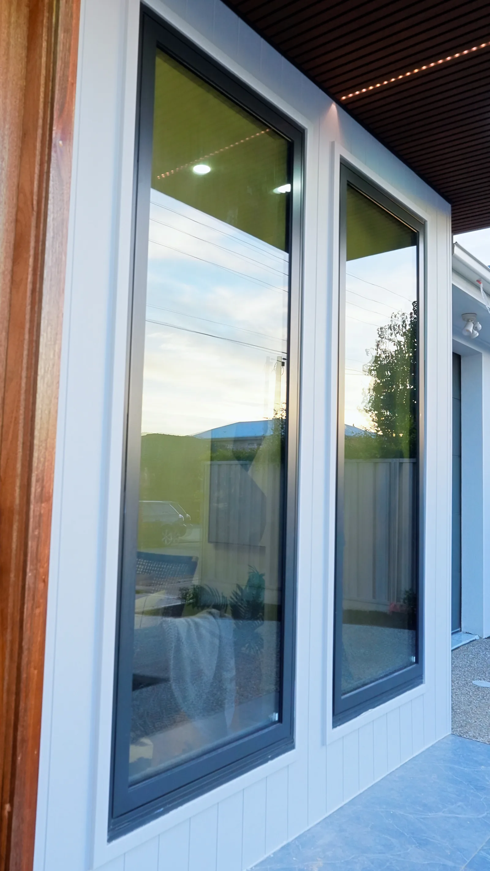 Corner glazing detail at a contemporary Glengowrie residence