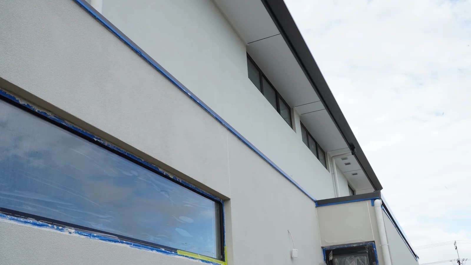 Sliding door glazing detail at a contemporary two-storey residence