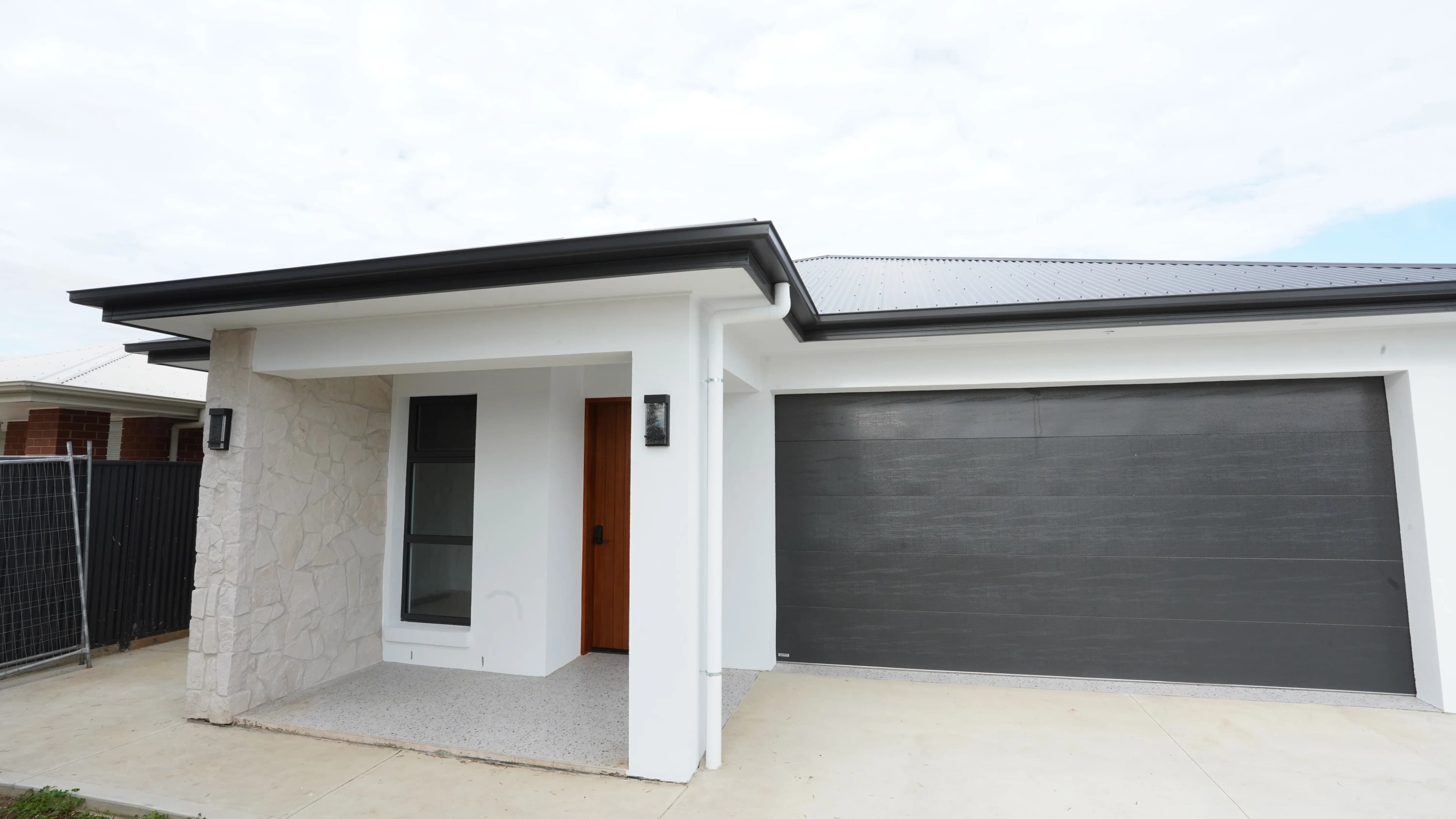 Facade and garage frontage